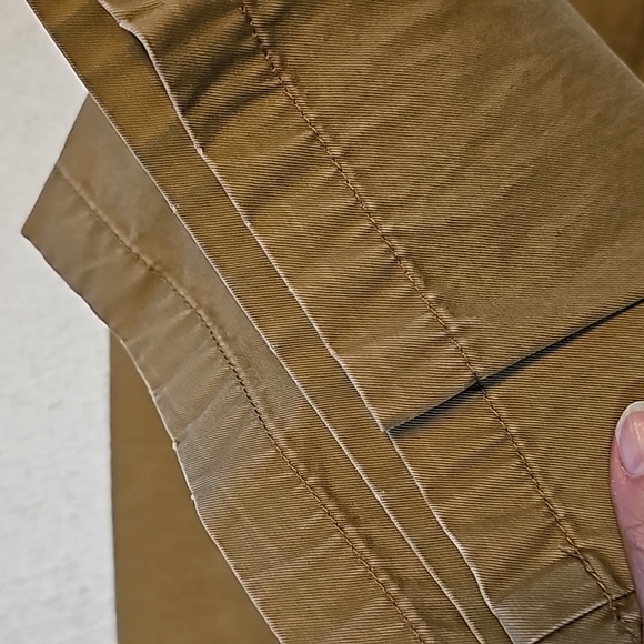 Gap pants in Excellent (like new) condition men's Size 40x32 in dark beige - Picture 4 of 4